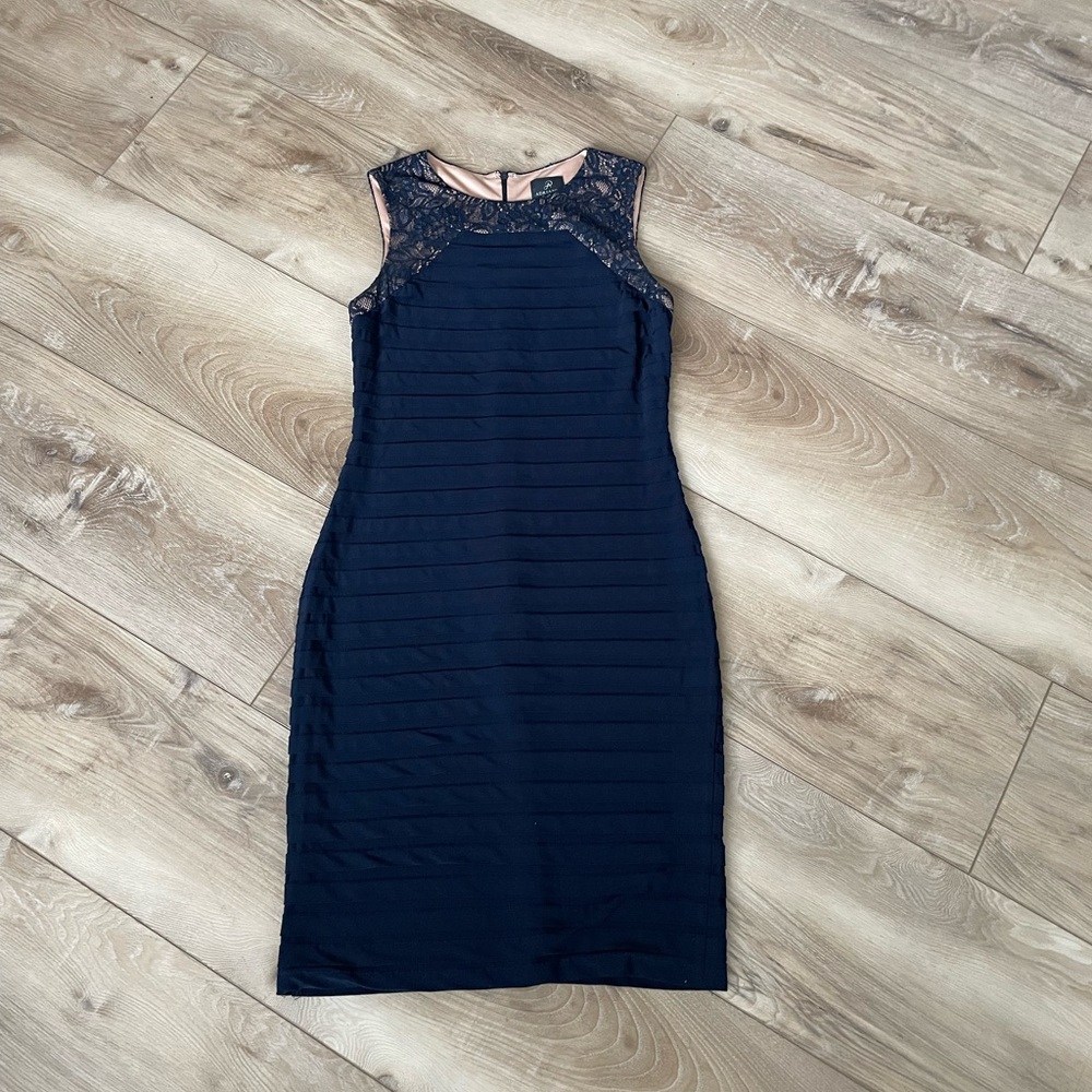 Adrianne Papell Blue dress. Size